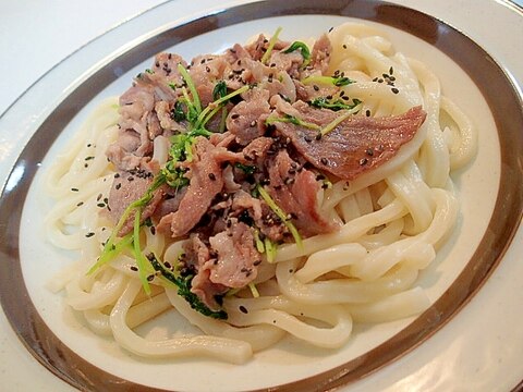 冷凍うどんで　豚肉と豆苗のスタミナうどん♬